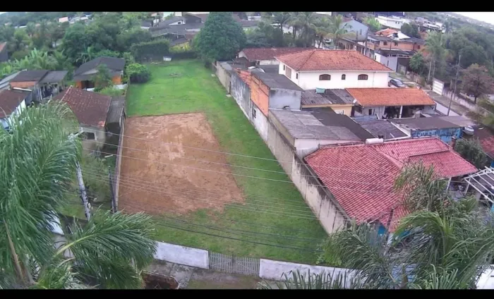 Alugo terreno de mil metros, rua pavimentada, rua principal do bairro .