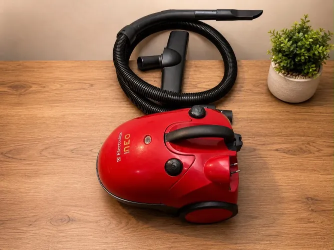 Aspirador de Pó Electrolux NEO 1200W Muito Conservado