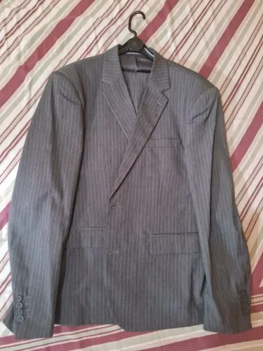 Terno pouco uso. Cinza ou preto. R$80,00 cada um deles ou R$120,0 os dois juntos. 