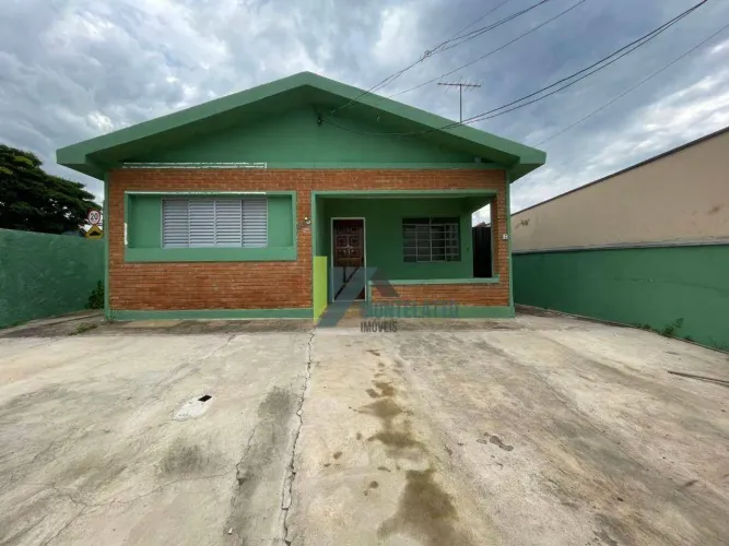 Casa com 3 dormitórios para alugar, 110 m² por R$ 4.000,00/mês - Santo Antônio - Louveira/