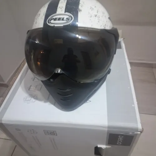 Capacete F21 Peels.
