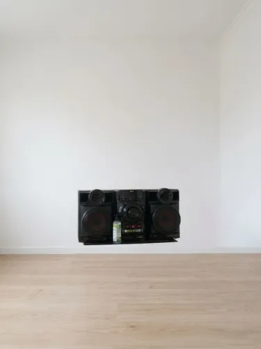 Aparelho de som toca rádio e CD