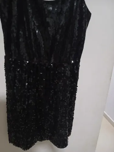 Vestido feminino preto em paetê 
