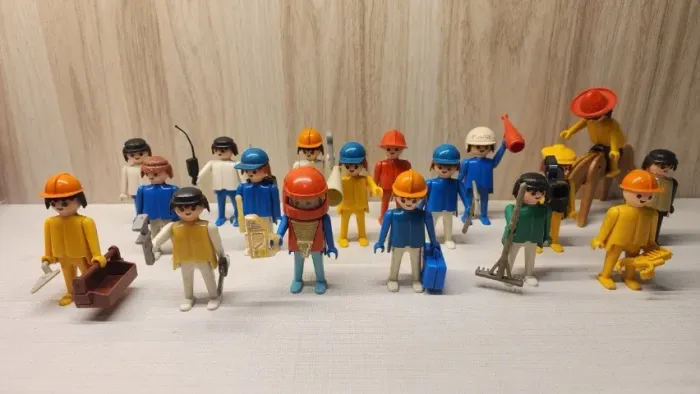 Coleção Vintage de Bonecos e Acessórios Estilo Playmobil com carro ADAC