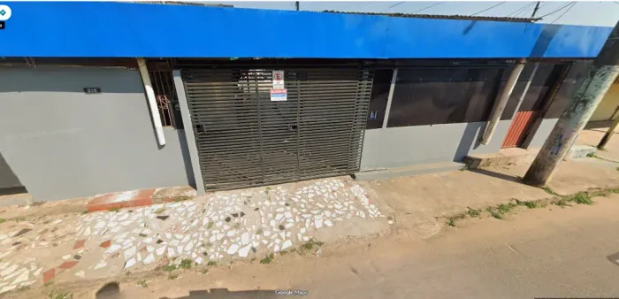 Um ap na entrada do Manoel Julião com 3 cômodos e 1 banheiro