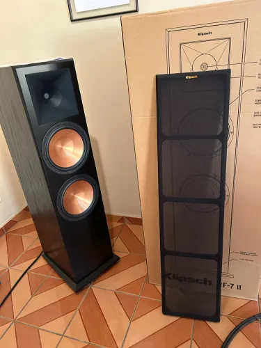 PAR DE CAIXAS ACÚSTICAS KLIPSCH RF7 lll em excelente estado de conservação.