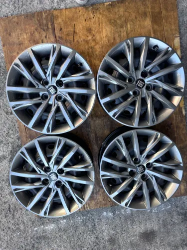 RODAS ORIGINAIS FIAT ARO 16 ACOMPANHA CARLOTAS ORIGINAIS FIAT