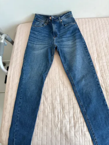 Calça jeans pouco usada ótimo estado 