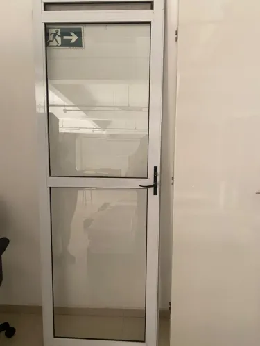VENDE-SE PORTAS 
