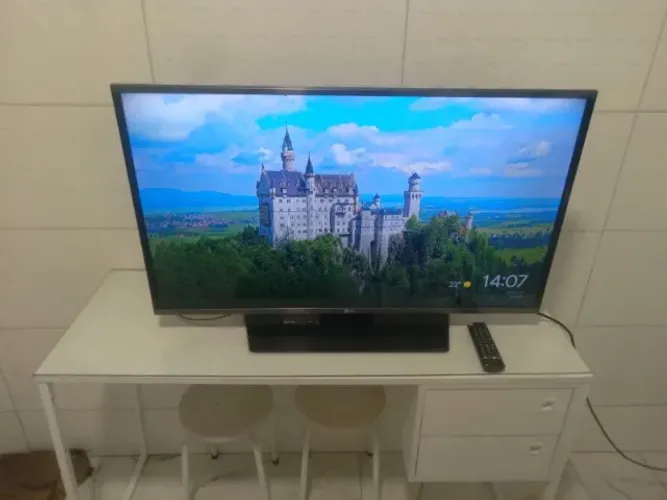 TV de 40" LG 40LF5700 com tela LED Full HD (Usada)