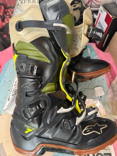 Bota Alpinestars tech 7 enduro + joelheira MRPRO Classic