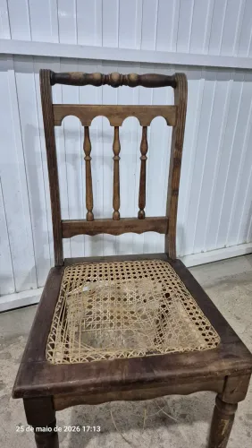 Vendo cadeiras antigas madeiraa de lei