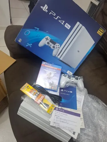 Ps4 pro japonês 2 teras de memoria cib
