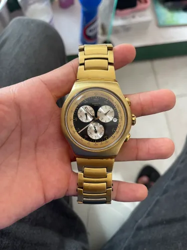 Swatch cara preta