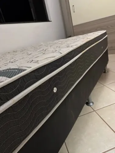 Vende-se cama box 