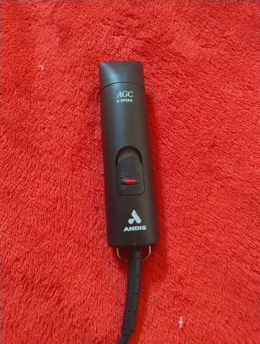 Máquina de tosa Andis 899,00 semi nova , funcionando perfeitamente * whatsapp