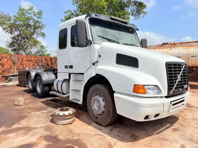 Caminhão está com 10 pneus novos ainda não rodou 