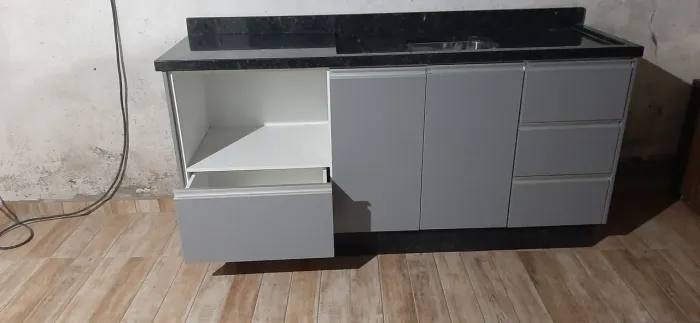 Balcão de mdf com pia de granito verde Ubatuba com espaço para cooktop nova valor 2.750