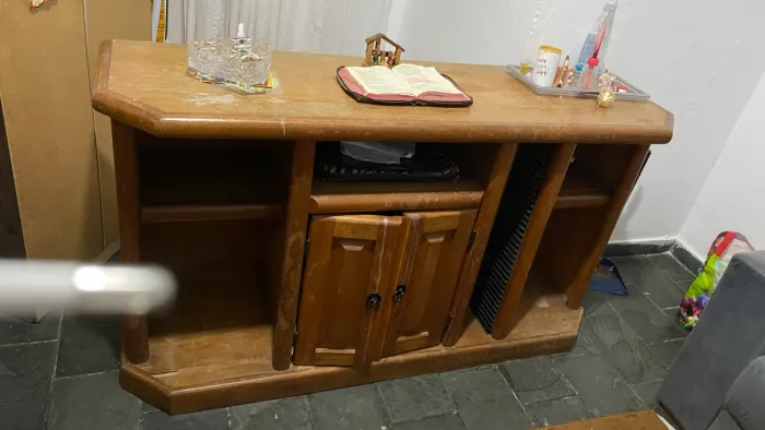 Vendo cômoda de sala por 200