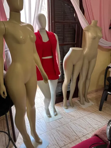 Maniquin bem novo 