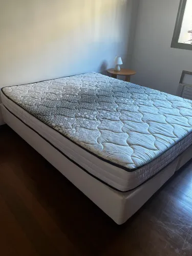 Cama queen com colchão novinho!