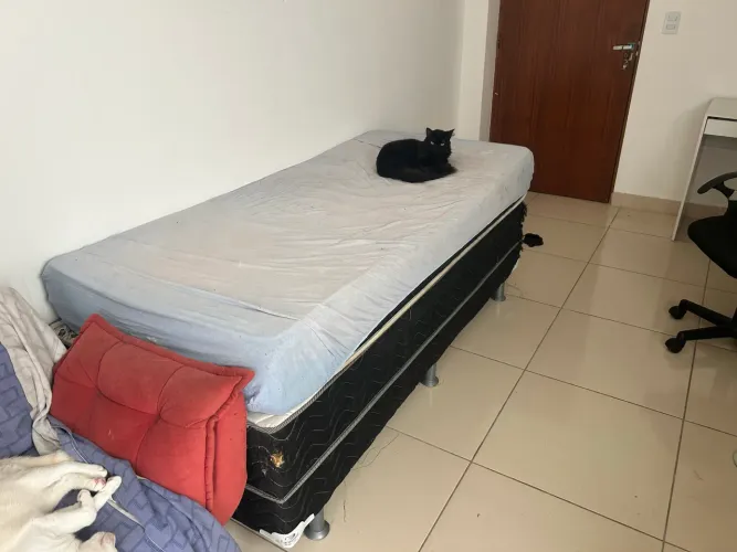 CAMA BOX + COLCHÃO SOLTEIRO 180 reais