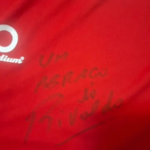 Camisa com autógrafo do Rivaldo 