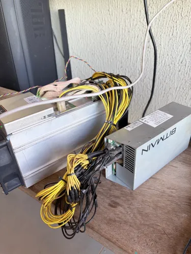 Mineradora de Bitcoin Antminer S9 13.5Ths com fonte