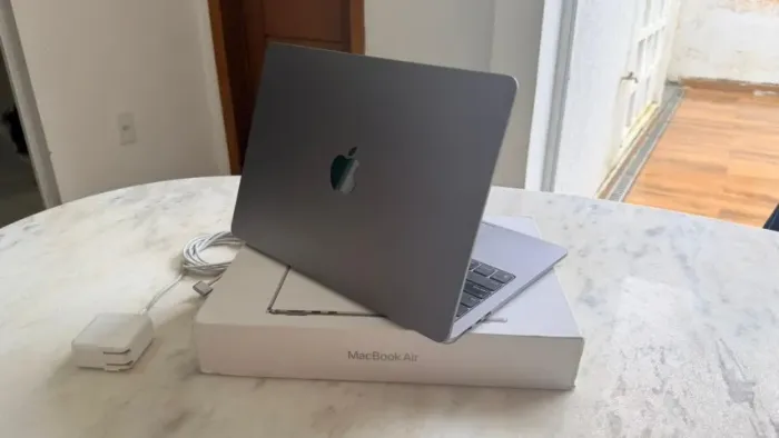 MacBook Air M3 13" 8GB RAM 256GB SSD (Estado de Novo)