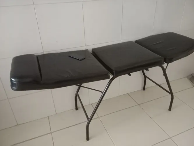 Vende-se maca pra depilação e termoceira.