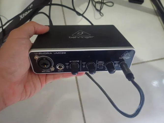 Interface de audio behringer u-phoria ucm22