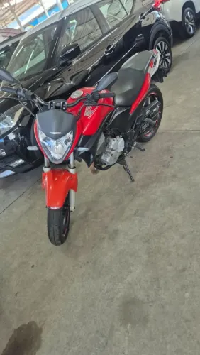 Vendo CB 300R 2011