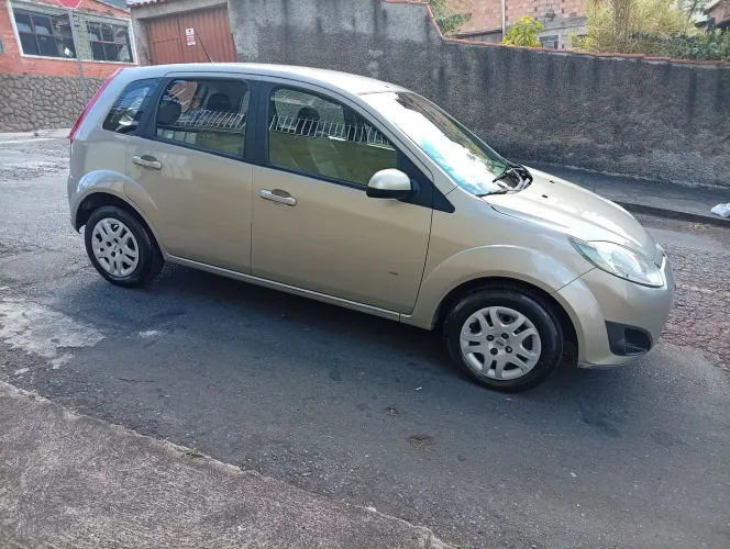 Ford Fiesta SE 1.6 8V Flex 5P 2014