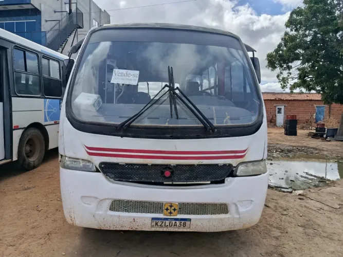 Vende-se, Micro-ônibus em ótimo estado, com IPVA pago.
