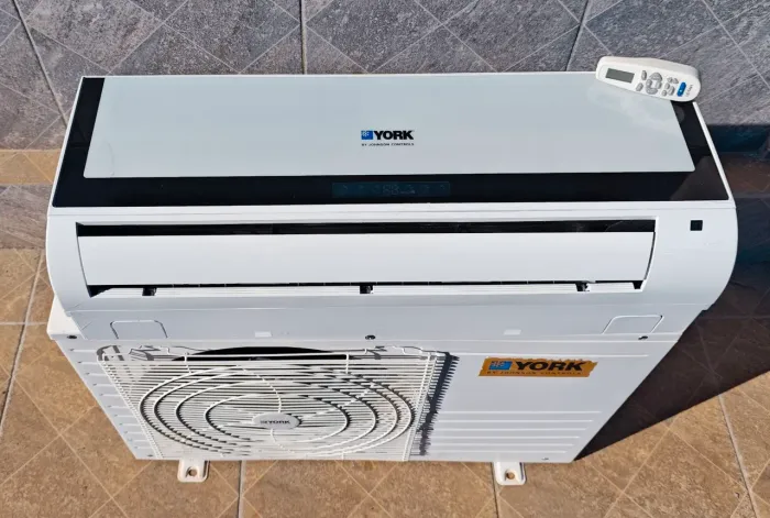 Ar Condicionado 12000 BTUs 220v (Instalação podemos Combinar)