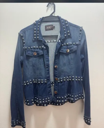 Jaqueta bobô jeans tachada