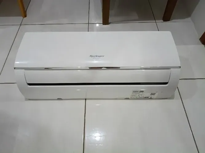 Vendo uma evaporadora Springer 9.000 BTUS R32