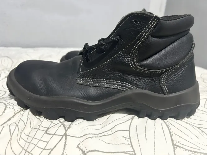 Bota de Segurança Safetline Nº 43 - Couro Preto - Sem Uso