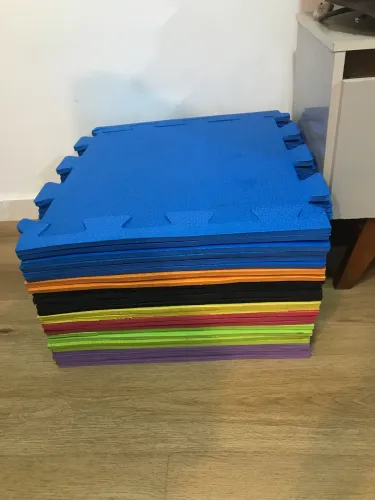 Vendo 25 tapetes EVA por 90 reais
