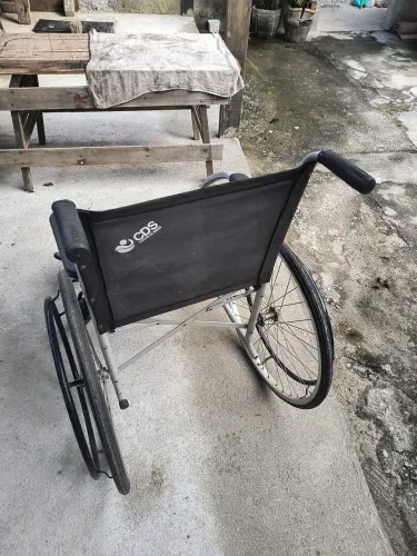 cadeira de rodas semi nova