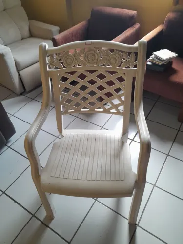Cadeira plástico resistente 