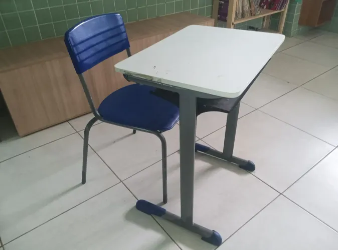 Mesa e cadeira escolar ( lote)