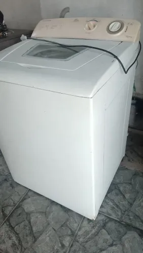 Vendo maquina de lavar 8 kilos . É usada mas funciona certinho 