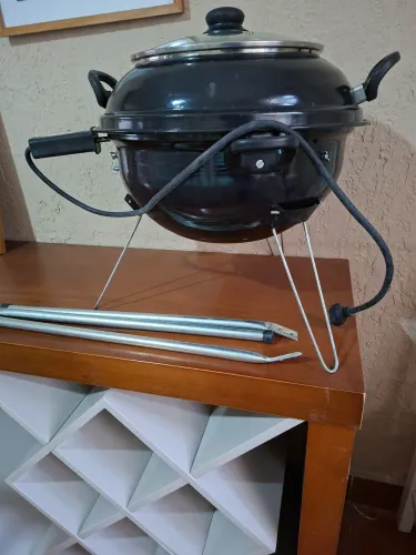 Churrasqueira eletrica a bafo( carvão),excelente estado