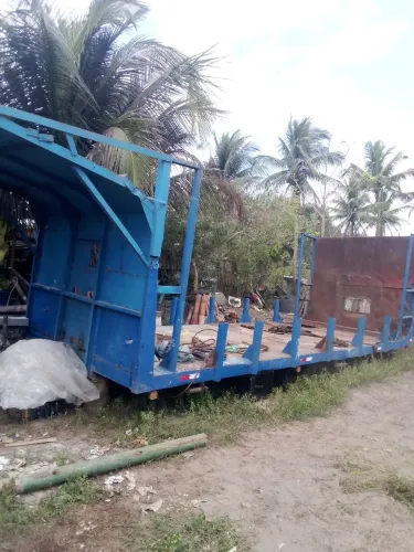 Carroceria de caminhão medindo 7,50 X 2,60