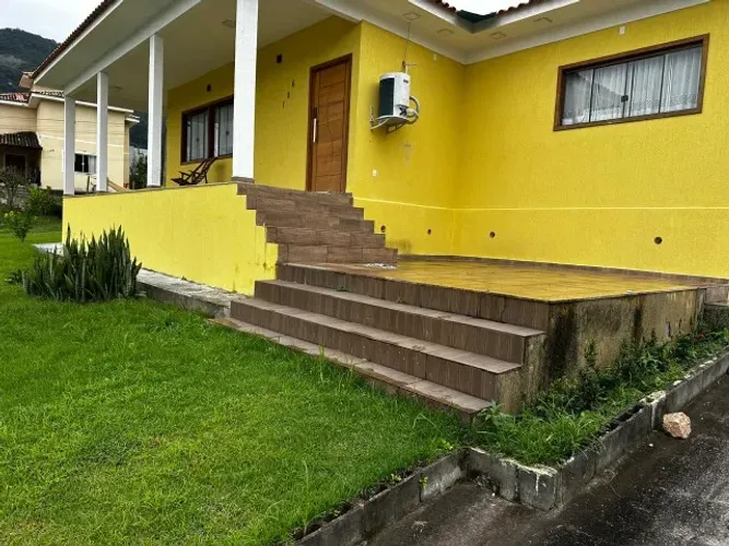 Oportunidade | Casa Colonial em Condomínio Fechado | 689m² de Terreno | Maricá
