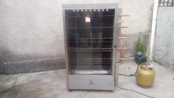 Máquina de Assar Frango Giratória - A Gás - R$ 1.300