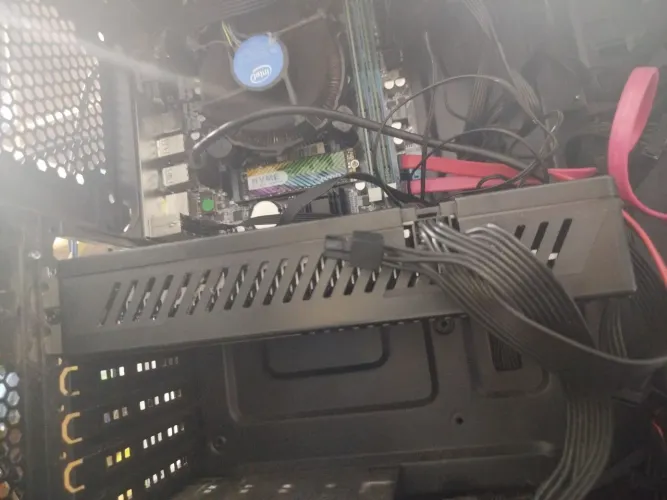 AMD Radeon RX 580 2048 SP GOLINE 8 GB (COM AVARIAS, LEIA A DESCRIÇÃO!)