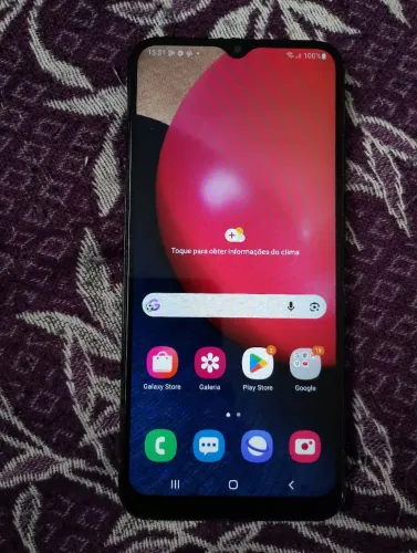 Vendo um celular Samsung a02s sem tela trincada 