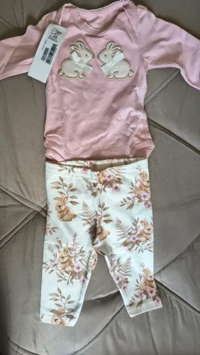 Últimas peças roupas para bebês